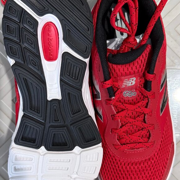 New Balance Boys WIDE Athletic Shoes  Red Size 5 1/2 Extra Wide NIB - Picture 2 of 4